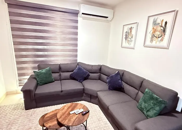 Spacious 3br Pool & Padel