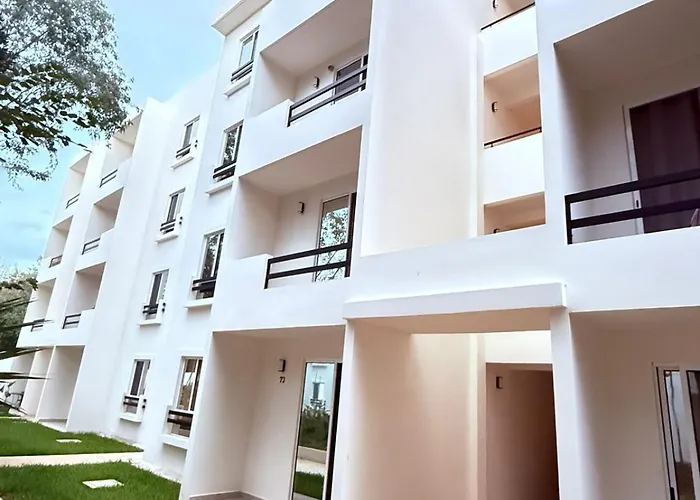 Spacious 3br Pool & Padel *